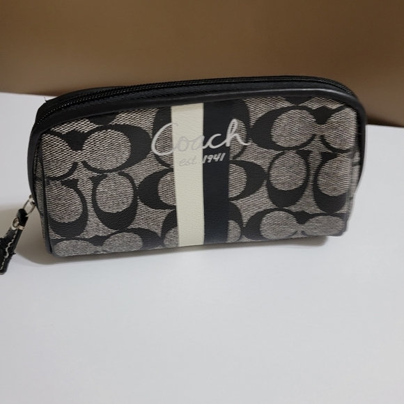 Coach 1941 Saffiano Leather Wristlet or Cosmetic Makeup Black and White Bag - Picture 2 of 9